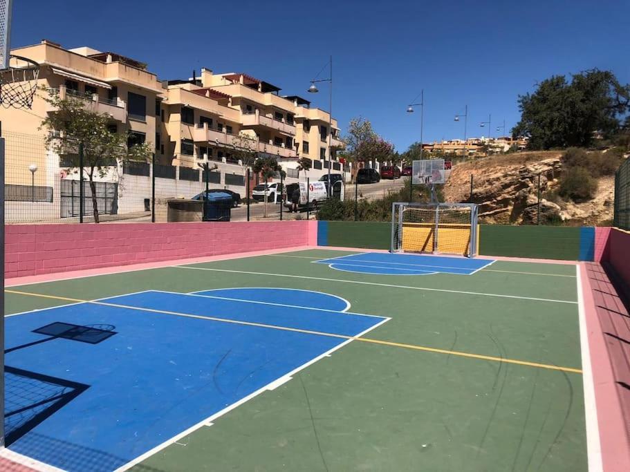 Bajo Con Jardin En Primera Linea De Playa Malaga Exterior photo
